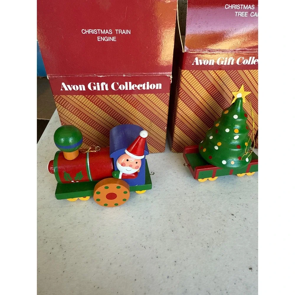 Avon Gift‎ Collection Christmas Train Engine Tree Cookie Caboose Ornament